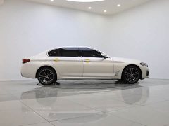 BMW 5 Series facelift 530Li leading M sports package - фото 15