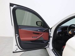 BMW 5 Series facelift 530Li leading M sports package - фото 20