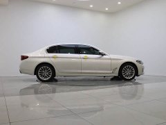BMW 5 Series facelift 525Li luxury package - фото 8