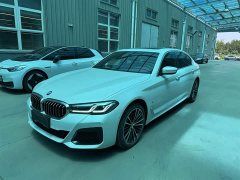BMW 5 Series facelift 530Li leading M sports package - фото 1
