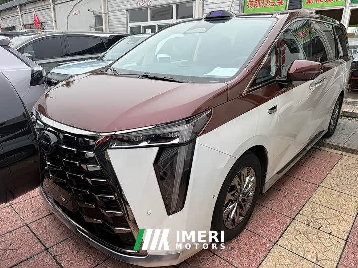 Trumpchi longs for M8 Qiankun series Ultra first class