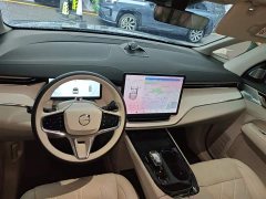 Volvo EM90 Ultra six-seater - фото 3