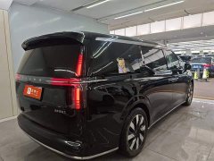 Volvo EM90 Ultra six-seater - фото 6