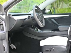 Tesla Model Y rear-wheel drive version - фото 4
