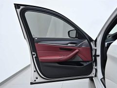 BMW 5 Series 530Li leading M sports package - фото 20