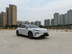 Geely Galaxy Star 8 130km EM-i Premium Edition - фото 3