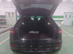 Audi Q8 55 TFSI Dark Knight Hall Edition - фото 12