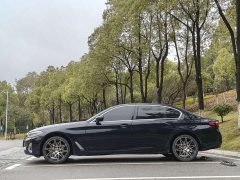 BMW 5 Series 530Li leading M sports package - фото 4