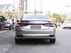 Lexus ES 300h Premium Edition - фото 5