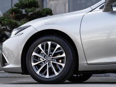 Lexus ES 300h Premium Edition - фото 8