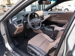 Lexus ES 300h Premium Edition - фото 9