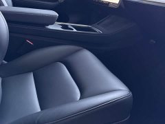 Tesla Model Y standard range rear-wheel drive version - фото 11