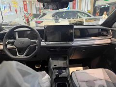 Volkswagen Tiguan L 330TSI automatic two-wheel drive R-Line Longyao Edition - фото 7