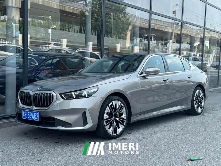 BMW 5 Series 530Li M Sport Luxury Package - автомобиль из Китая