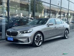 BMW 5 Series 530Li M Sport Luxury Package - фото 1