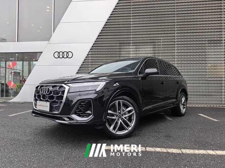 Audi Q7 55 TFSI quattro S line Sport - автомобиль из Китая