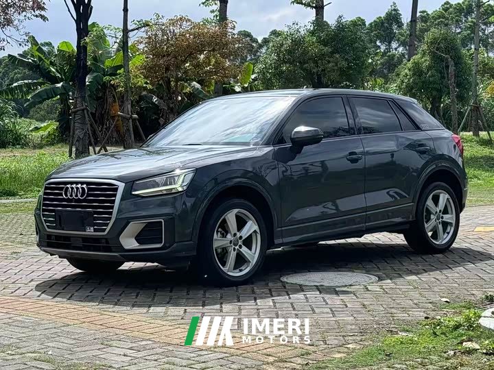 Audi Q2L 35 TFSI fashionable and dynamic - автомобиль из Китая