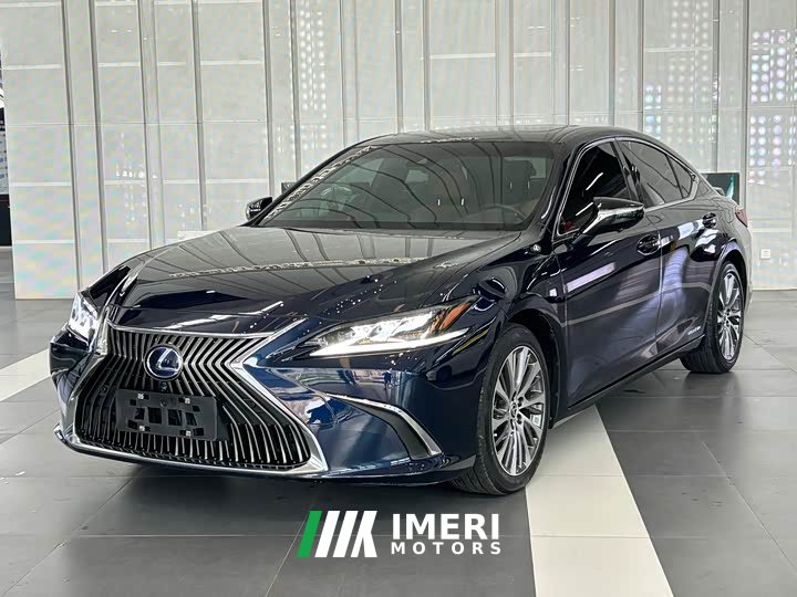 Lexus ES 300h Exclusive Edition - автомобиль из Китая