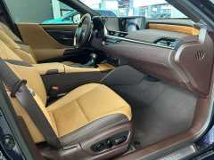 Lexus ES 300h Exclusive Edition - фото 11