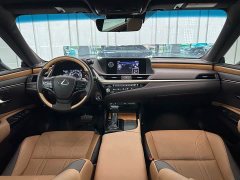 Lexus ES 300h Exclusive Edition - фото 12