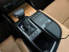 Lexus ES 300h Exclusive Edition - фото 17