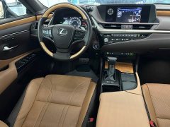 Lexus ES 300h Exclusive Edition - фото 20