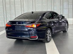 Lexus ES 300h Exclusive Edition - фото 4