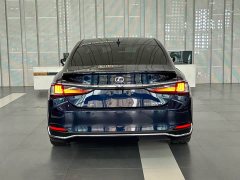 Lexus ES 300h Exclusive Edition - фото 5