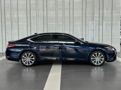 Lexus ES 300h Exclusive Edition - фото 7