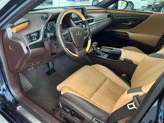 Lexus ES 300h Exclusive Edition - фото 8