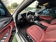 BMW 5 Series facelift 530Li leading M sports package - фото 9
