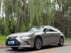 Lexus ES 200 Excellence Edition - фото 1