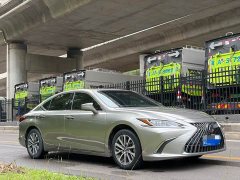 Lexus ES 200 Excellence Edition - фото 3