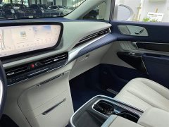 BMW Century 2.0T Six-Seater Yunshi Edition - фото 10