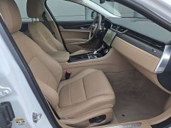 Jaguar XFL 2024 2.0T P250 two-wheel drive exclusive luxury version - фото 11
