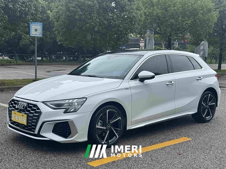 Audi A3 2021 Sportback 35 TFSI stylish and sporty - автомобиль из Китая