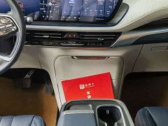 Lynk & Co Century 2.0T four-seater private version - фото 10