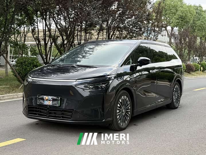 XPENG X9 Extended Range 1602 Ultra - автомобиль из Китая