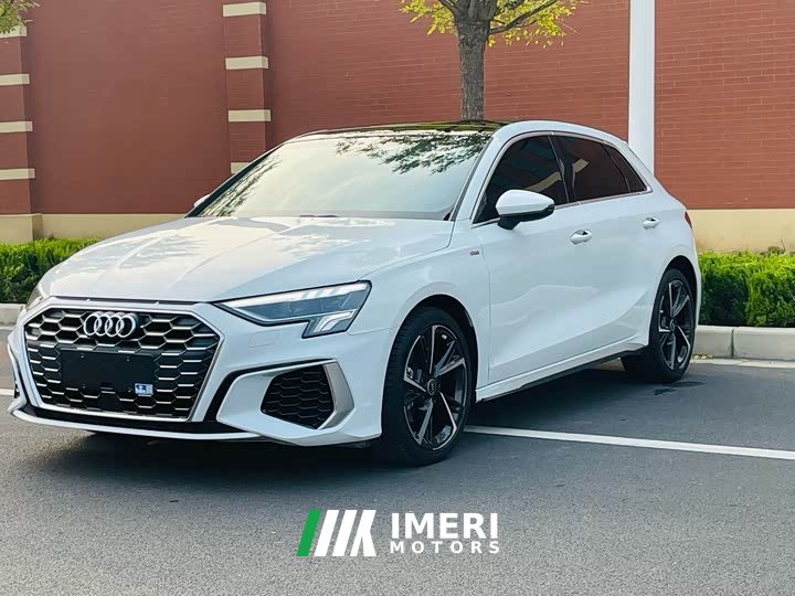 Audi A3 Sportback 35 TFSI stylish and sporty - автомобиль из Китая