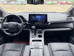 Toyota SIENNA 2.5L Hybrid Premium Edition - фото 11