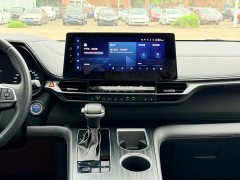 Toyota SIENNA 2.5L Hybrid Premium Edition - фото 13