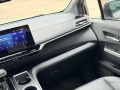 Toyota SIENNA 2.5L Hybrid Premium Edition - фото 14