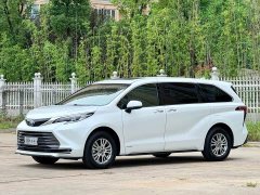 Toyota SIENNA 2.5L Hybrid Premium Edition - фото 2