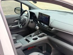 Toyota SIENNA 2.5L Hybrid Premium Edition - фото 20