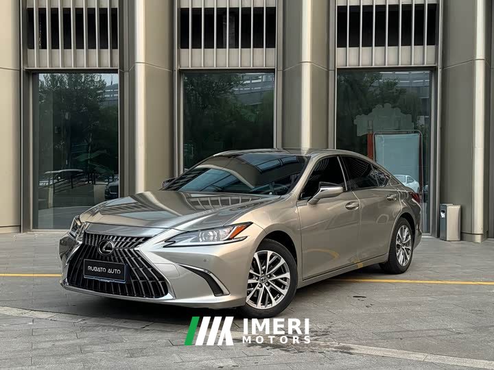 Lexus ES 200 Excellence Edition - автомобиль из Китая