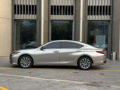 Lexus ES 200 Excellence Edition - фото 7