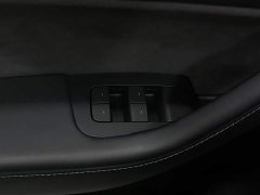 Tesla Model Y rear-wheel drive version - фото 9