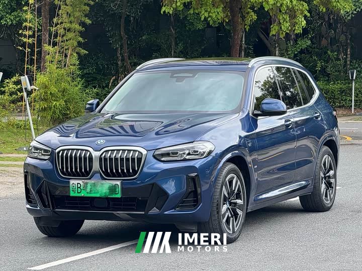 BMW iX3 leading - автомобиль из Китая