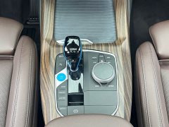 BMW iX3 leading - фото 12