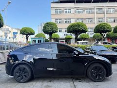 Tesla Model Y standard range rear-wheel drive version - фото 4